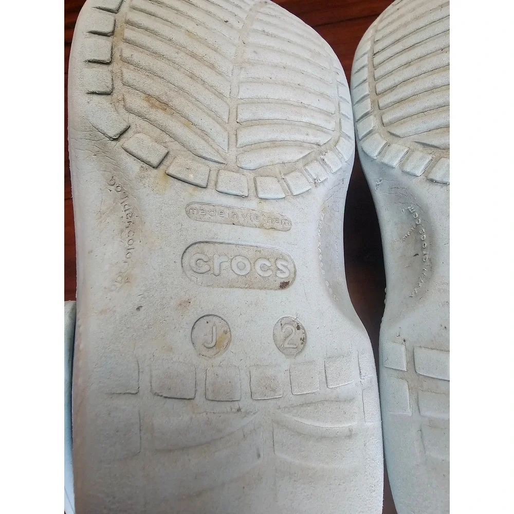 Crocs Classic Clogs Light Blue Junior Size‎ J2 Slip On Water Shoes Sandals